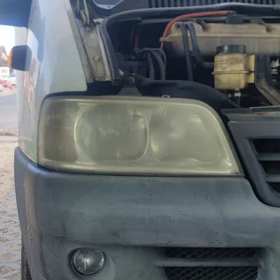 Előtte: elhomályosodott fényszóró búra